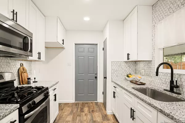 San Antonio, TX 78218,5911 Thornwood