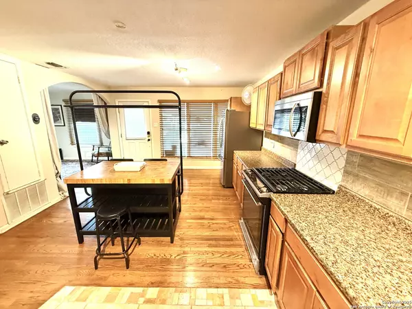 San Antonio, TX 78216,631 E Rector