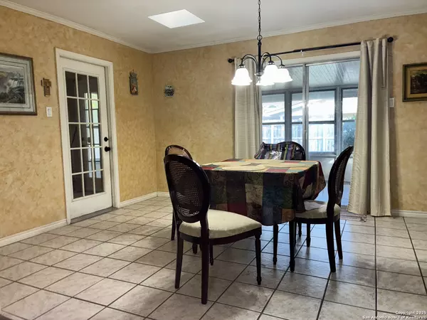 Seguin, TX 78155,114 Nueces