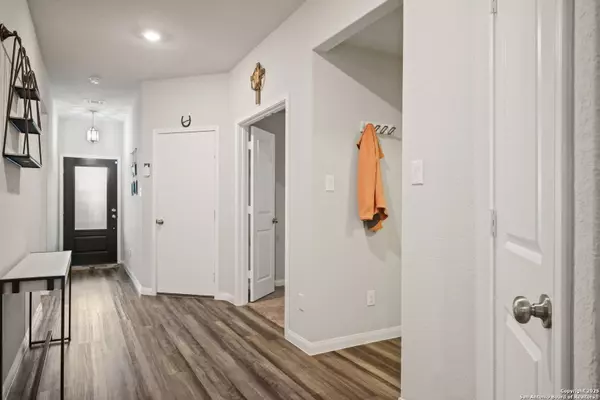 San Antonio, TX 78261,5906 Akin Run