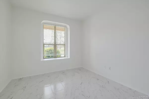 San Antonio, TX 78245,9011 Summit lake