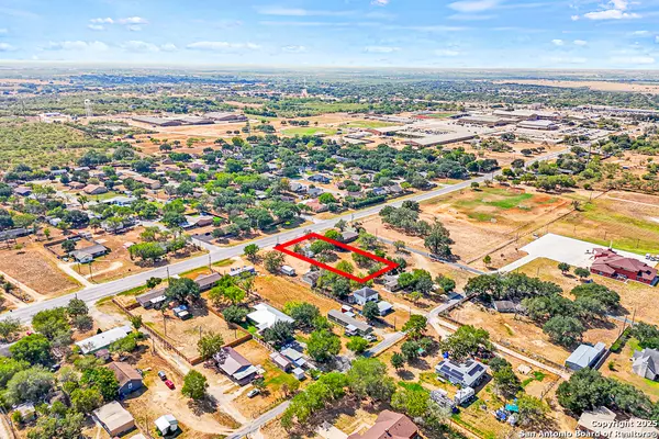 Floresville, TX 78114,2025 Standish