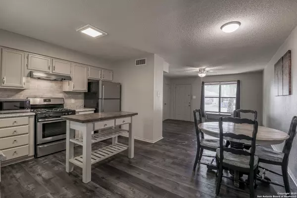 Floresville, TX 78114,1410 Longbranch