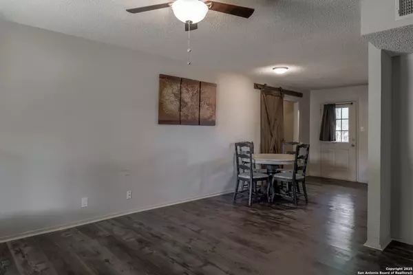 Floresville, TX 78114,1410 Longbranch