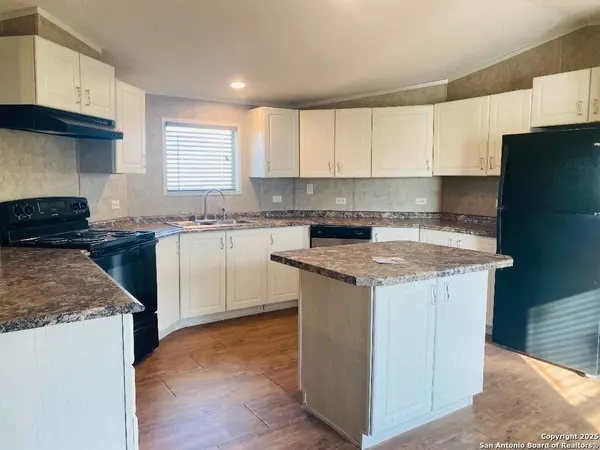 Devine, TX 78016,698 Forest Creek