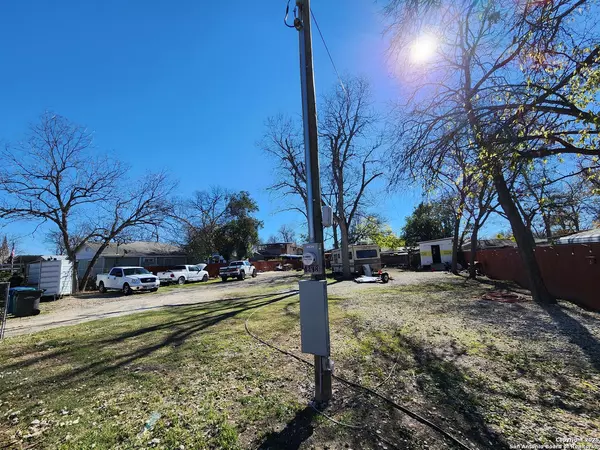 San Antonio, TX 78237-2146,4234-4238 MONTEREY ST
