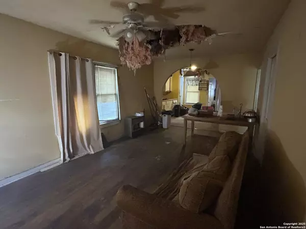 San Antonio, TX 78214,301 Barrett