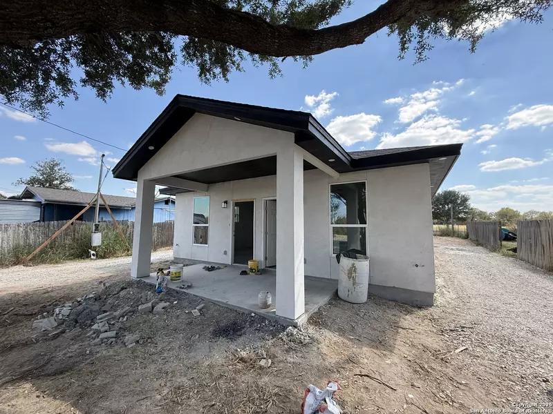 3274 N IH 35, Natalia, TX 78059