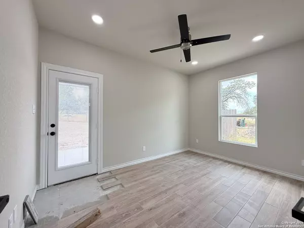 Natalia, TX 78059,3274 N IH 35