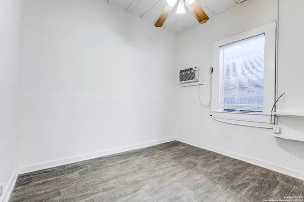 San Antonio, TX 78204,3430 Flores UNIT 2B