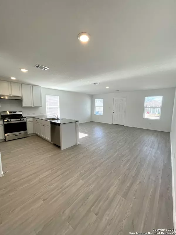 San Antonio, TX 78252,7274 Pasture Run