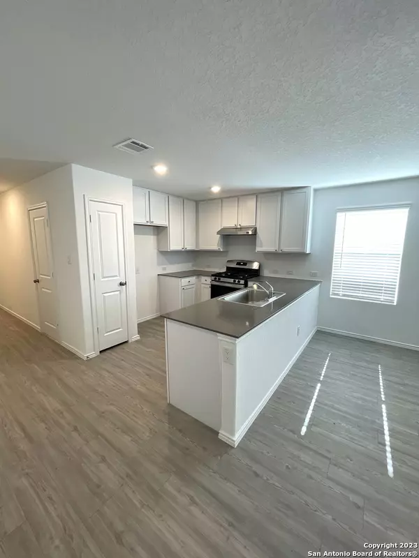 San Antonio, TX 78252,7274 Pasture Run