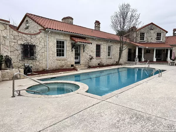 San Antonio, TX 78240,6160 eckhert UNIT 108