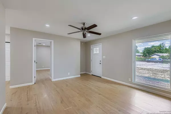 San Antonio, TX 78233,122 Sandy Oaks St