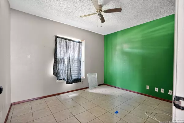 San Antonio, TX 78223,5306 Green Grove