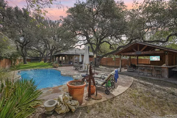 340 Sollock, Devine, TX 78016