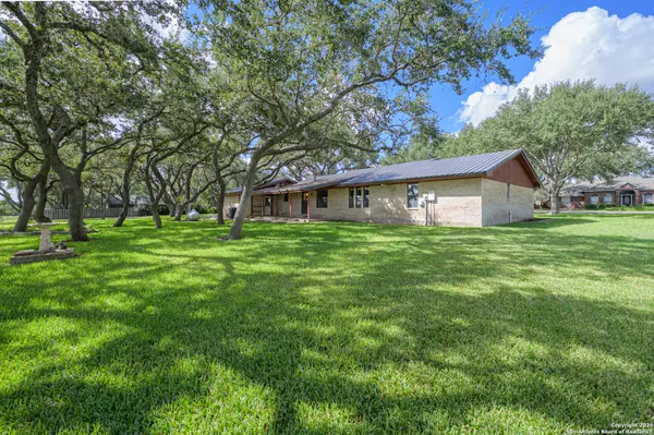 Beeville, TX 78102,6 Windridge