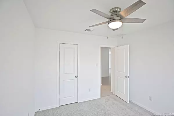 New Braunfels, TX 78130,1811 Wood Warbler