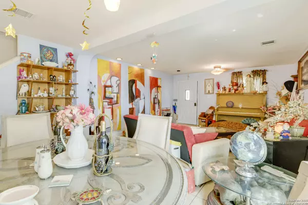 Universal City, TX 78148,10003 Crystal View