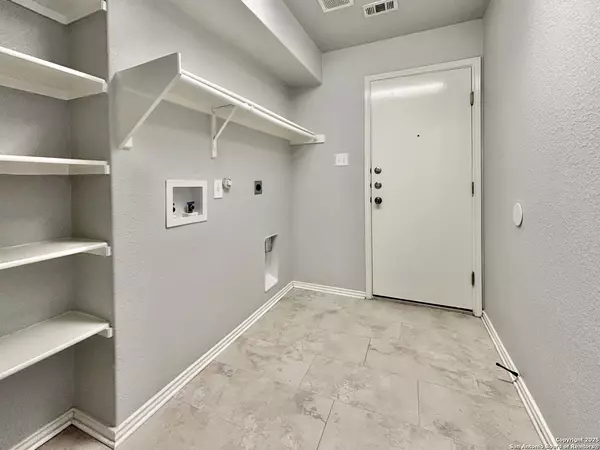 Converse, TX 78109-3721,6910 LUNAR WAY