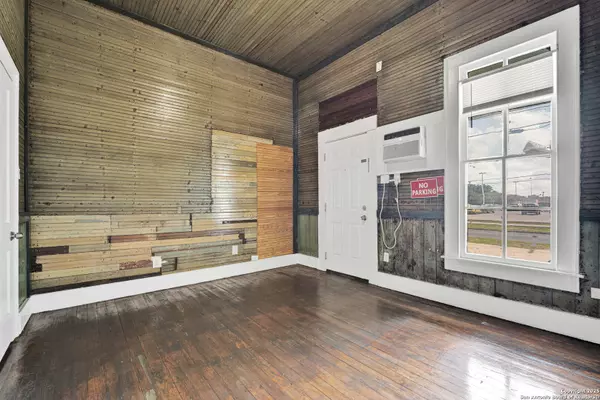 San Antonio, TX 78212,121 Howard St UNIT 2