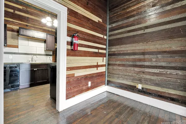 San Antonio, TX 78212,121 Howard St UNIT 2