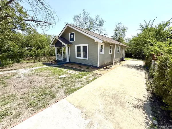 San Antonio, TX 78202,1834 Center St