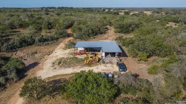 Gillett, TX 78116,2934 County Road 271