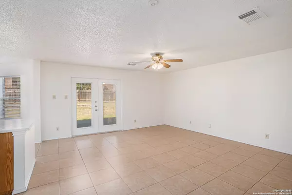 Converse, TX 78109,8302 Parry Path