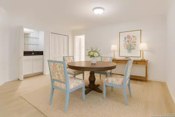 San Antonio, TX 78209,7815 Broadway UNIT 202