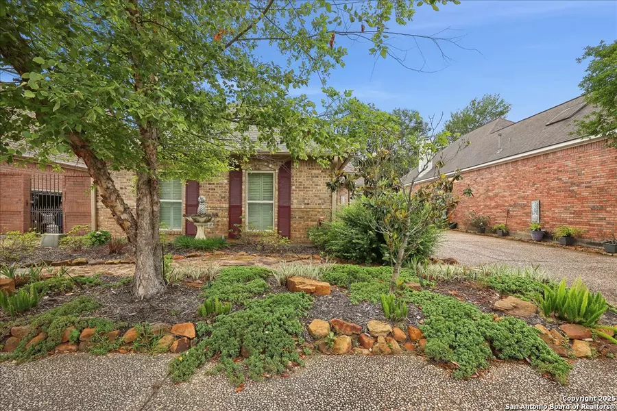 11 Regency, Orange, TX 77630