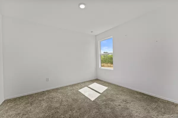 Floresville, TX 78114,100 Vista View