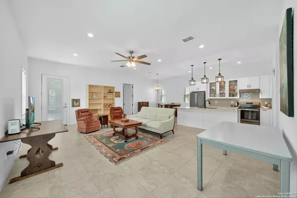 317 E El Paso St, Brackettville, TX 78832