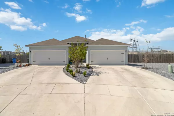 Seguin, TX 78155,3417-3419 Lindsay Lane