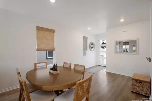 Boerne, TX 78006,215 W Granite Shores