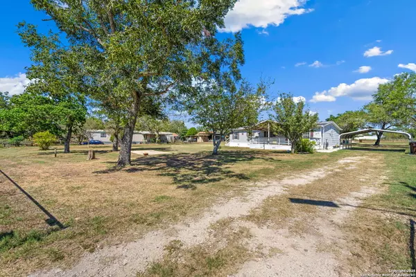 Elmendorf, TX 78112,8489 Elmendorf Lavernia