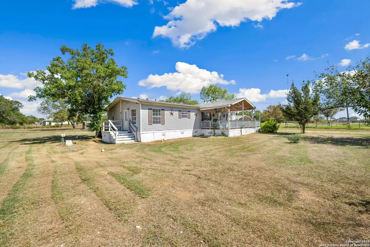 Elmendorf, TX 78112,8489 Elmendorf Lavernia