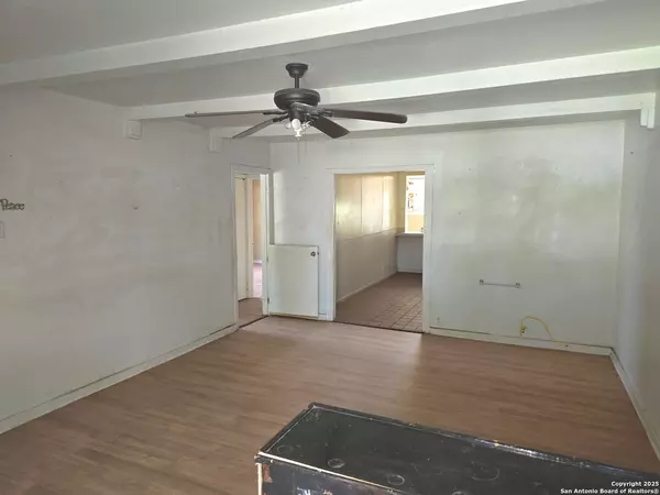 San Antonio, TX 78220,122 Roesler