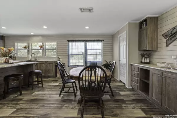 Moore, TX 78057,106 County Road 2662