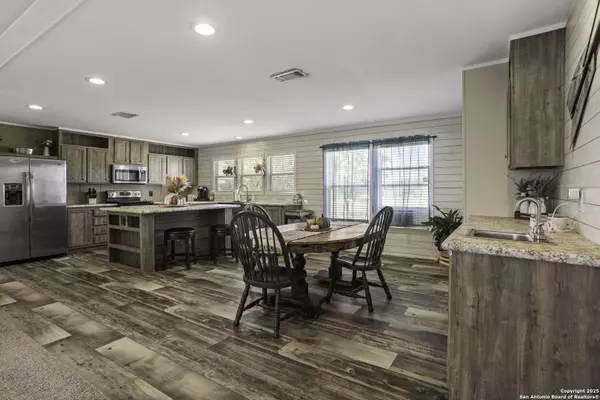 Moore, TX 78057,106 County Road 2662