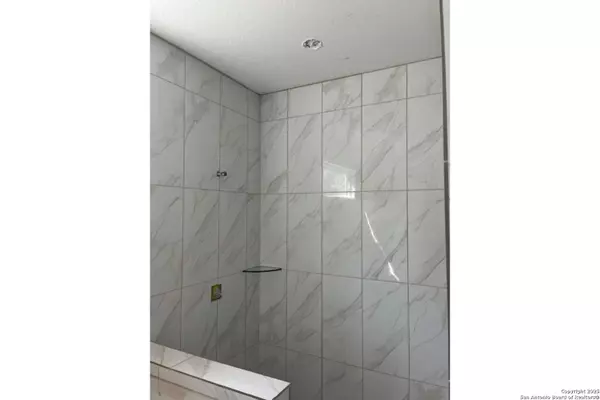 San Antonio, TX 78249,6464 Babcock Unit 717