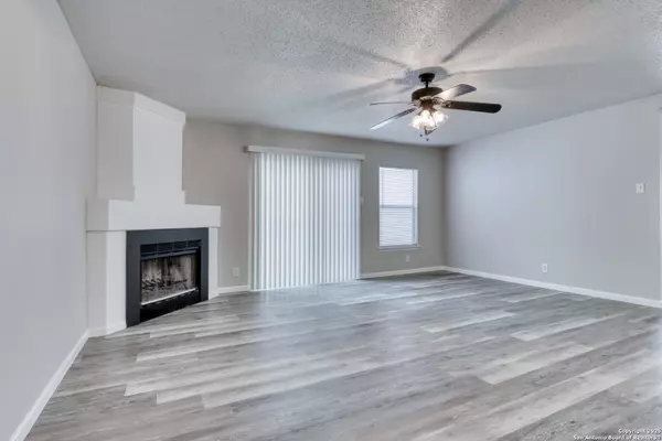 Converse, TX 78109,6819 Columbia Ridge