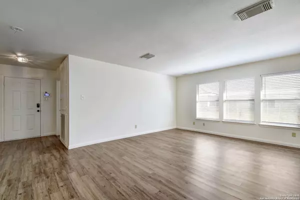 Converse, TX 78109,8330 Norcrest Dr