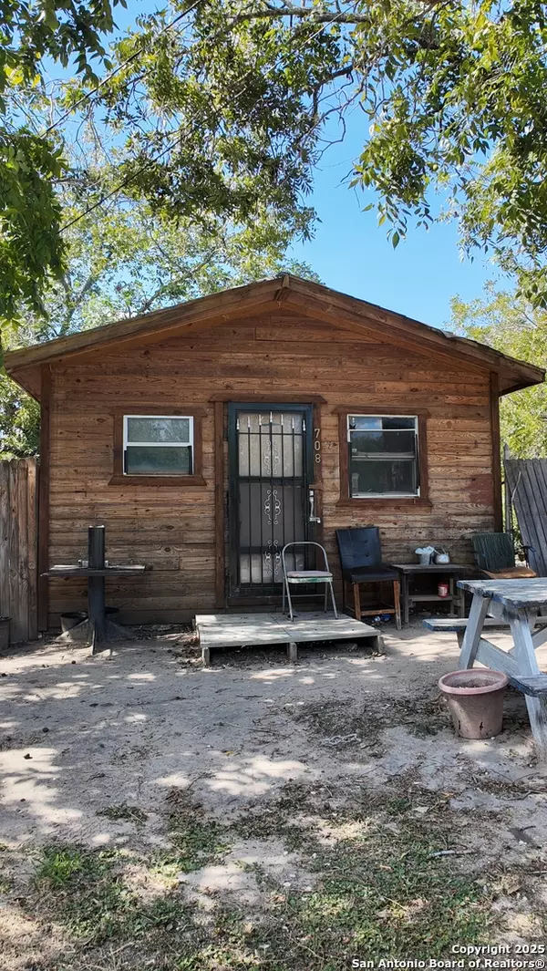 Natalia, TX 78059,708 1/2 4th