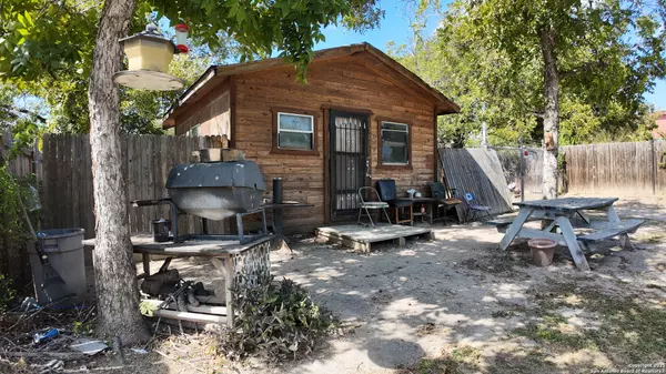 Natalia, TX 78059,708 1/4 4th