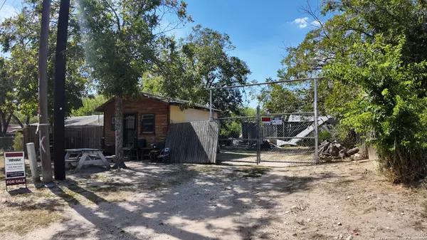 Natalia, TX 78059,708 1/4 4th