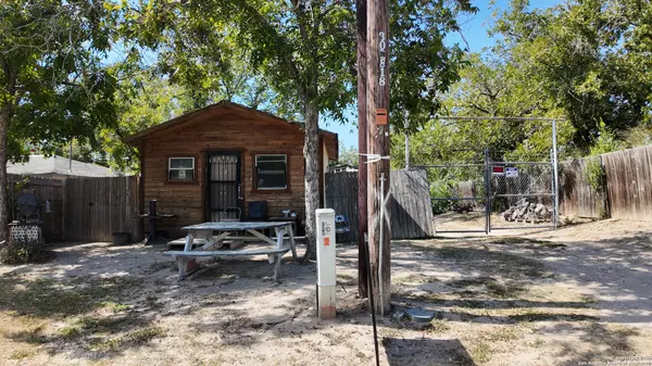 Natalia, TX 78059,708 1/4 4th