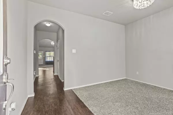 Converse, TX 78109,7211 Capricorn