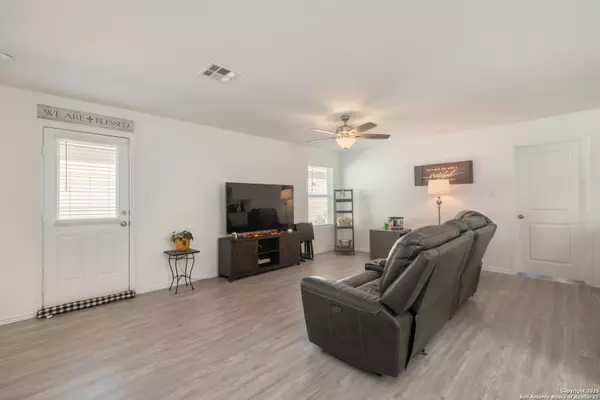 San Antonio, TX 78252,10227 Mesa Medina