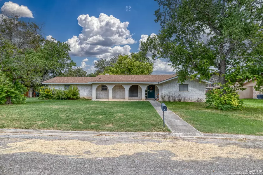 5 Donna, Uvalde, TX 78801